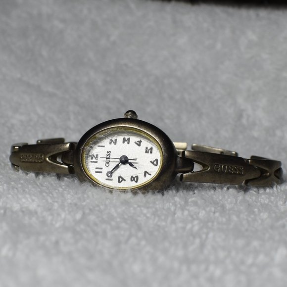 Vintage Guess Titanium Qwartz Watch w/ White Face - Picture 11 of 16